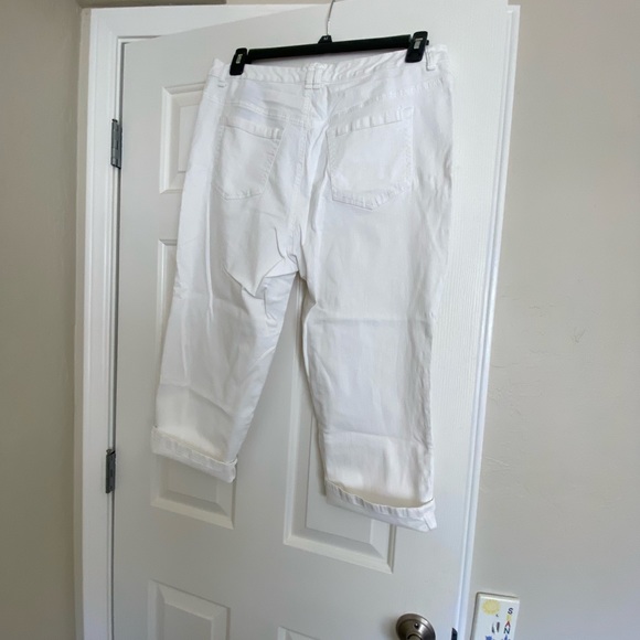 Style&Co jeans white cropped pants - Picture 2 of 3